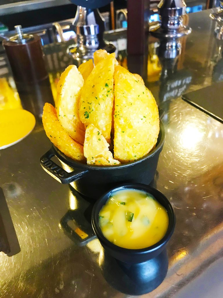 The Coach Chips with Béarnaise